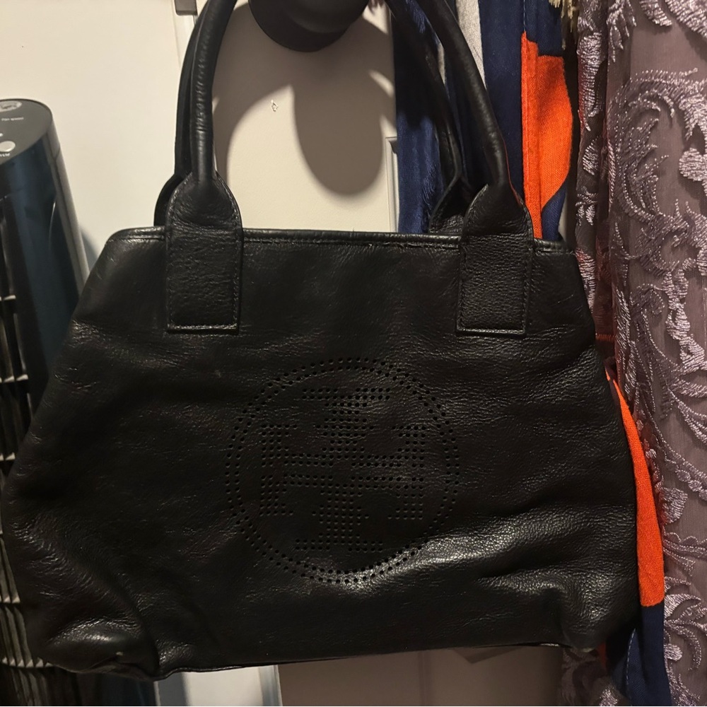 Tory Burch Black Shoulder Bag with Structured Design and Matte Finish